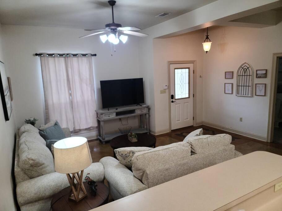 Chateau 10 Hammond Bagian luar foto